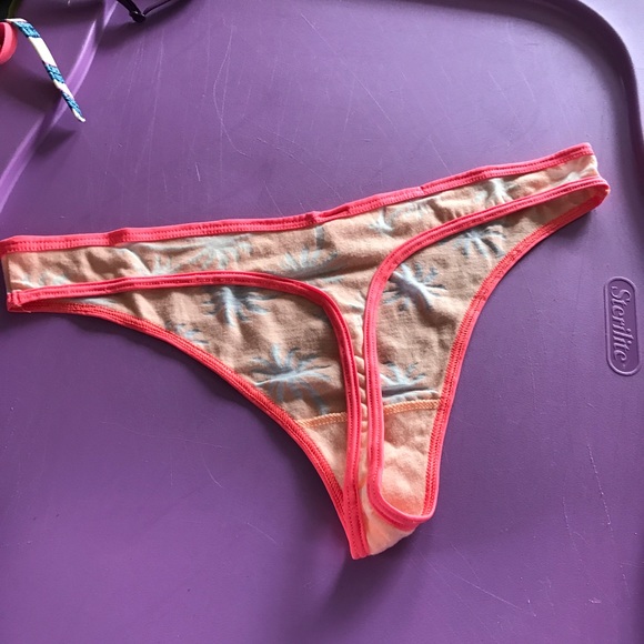 Victoria's Secret thong M - Picture 2 of 2